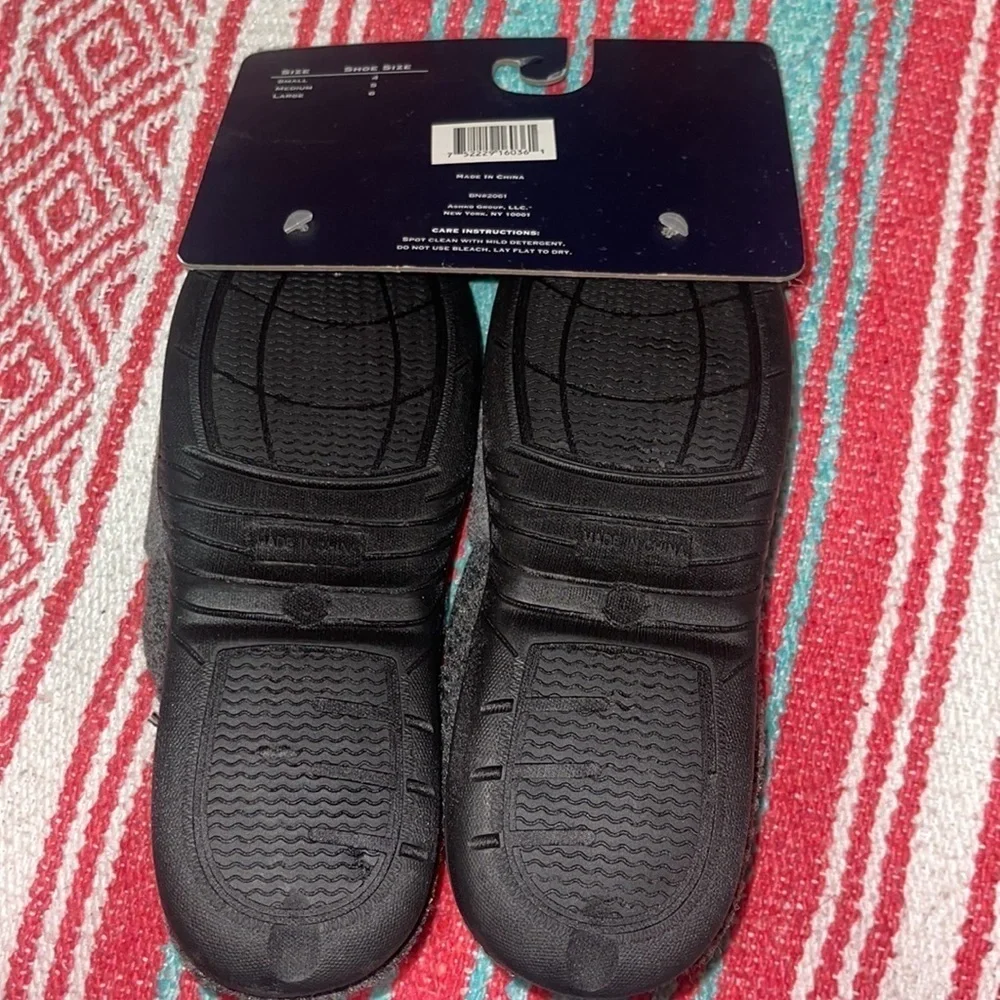 Brand New Never Used Sky Sole boys slippers size large 6